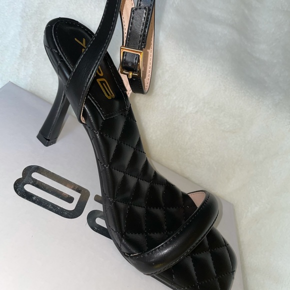 Women's Square Toe Ankle Strap Dress Shoes - Picture 3 of 9